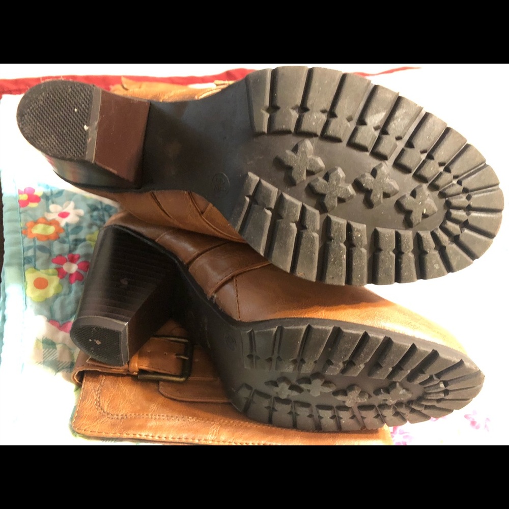Boots - Picture 3 of 3